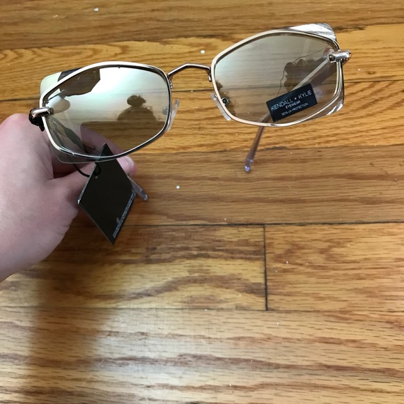 Kendall & Kylie 90’s Style Small Sunglasses - Picture 6 of 8